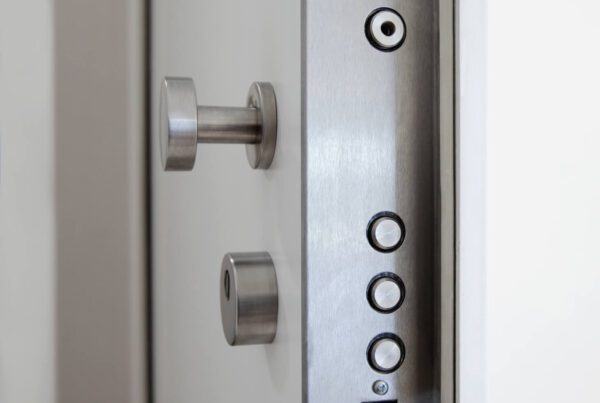 High security lock of an armoured home door
